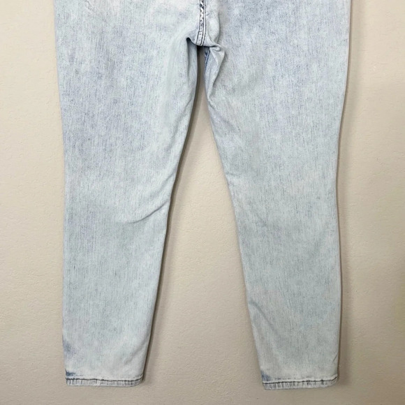 Judy Blue Slim Fit High Rise Ultra Light Acid Wash Jean - Picture 8 of 13